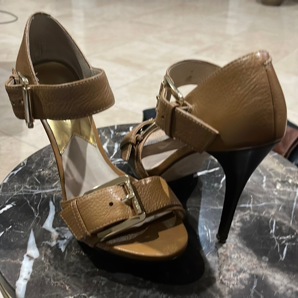 Beautiful Michael Kors size 7.5